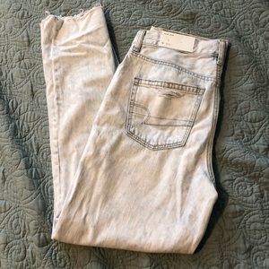 NWT American Eagle Mom Jeans Size 6, mom Jean